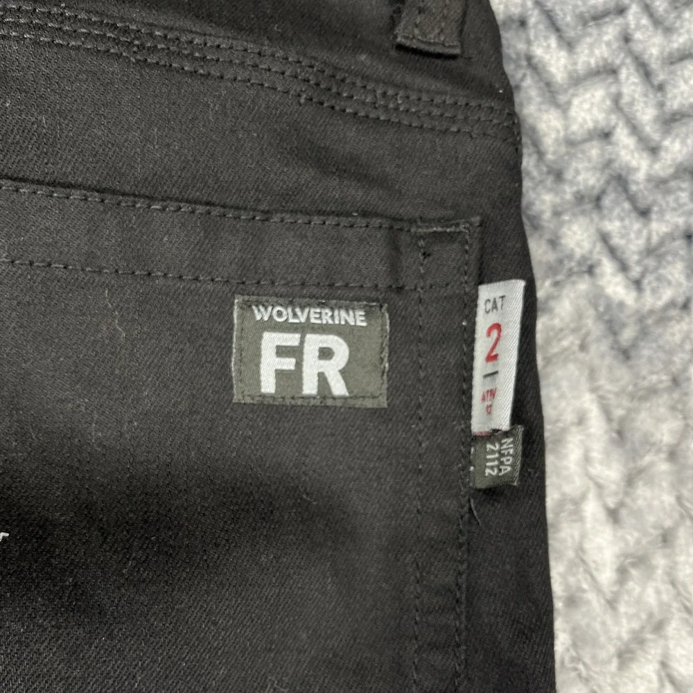 Wolverine FR Pants Mens 30x34 Black Flame Resistant Stretch Workwear CAT 2